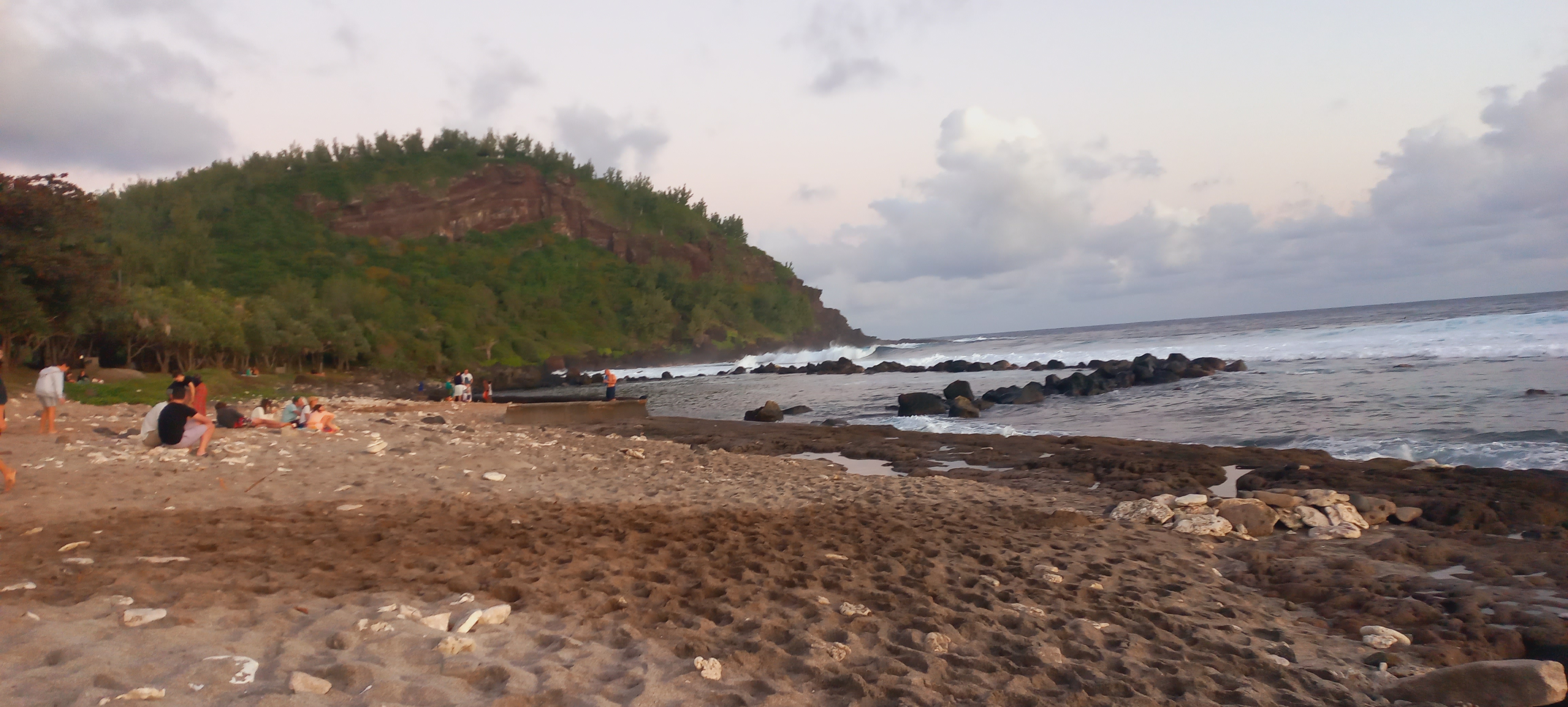 La plage de Grande Anse, l’ascension de son piton avec vue sur Petite Ile et Cap Jaune
